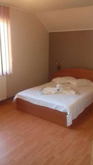 Гостевой дом Pensiunea M&M Бран Большой двухместный номер с 1 кроватью-15